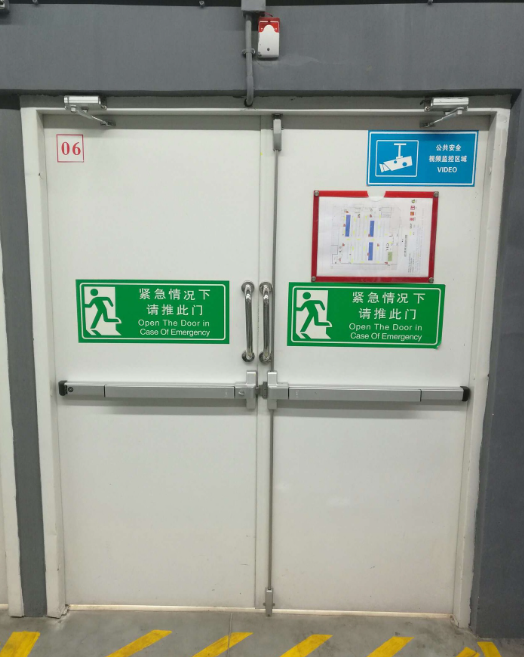 福建封閉樓梯間對(duì)向開啟疏散防火門寬度計(jì)算：疊加計(jì)算的可行性分析