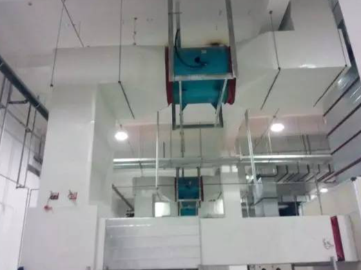 福建樓梯間著火，是否應啟動機械加壓送風系統(tǒng)